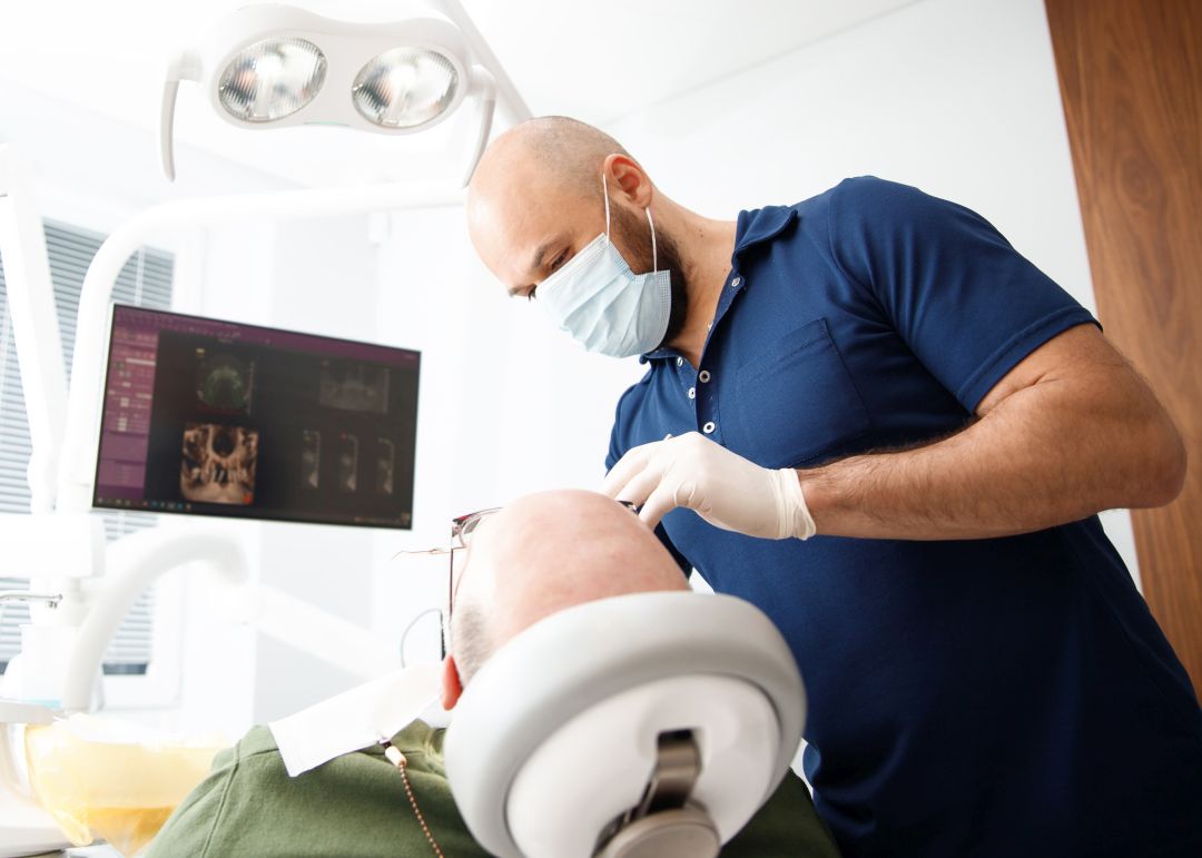 Dantų ėduonis (kariesas) - priežastys, simptomai bei gydymas